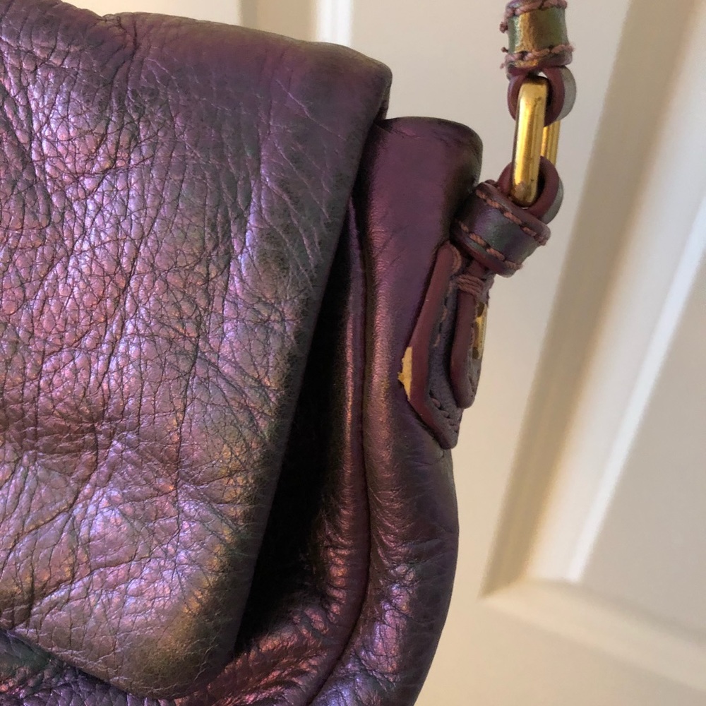 Marc Jacobs iridescent leather crossbody bag - Picture 2 of 8